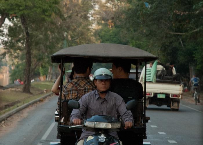 tuk-tuk-250288_1280.jpg